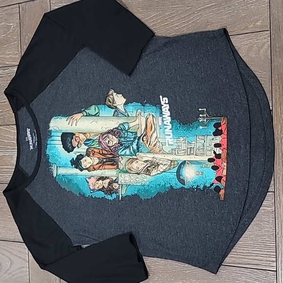 Marvel Runaways A Hulu Original by Her Universe Raglan TShirt Size S - Picture 2 of 8